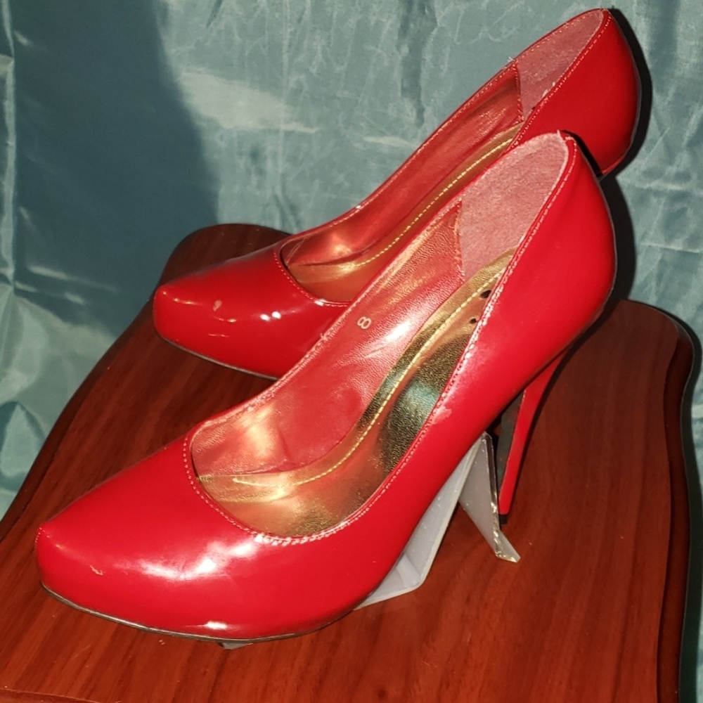 Red heels - Picture 2 of 2